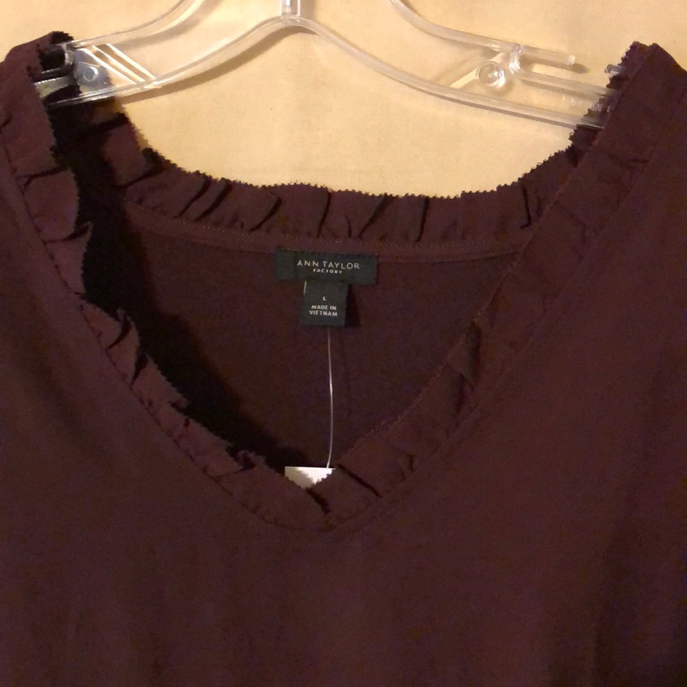 ANN TAYLOR women’s V-neck sleeveless top NWT - Picture 3 of 6